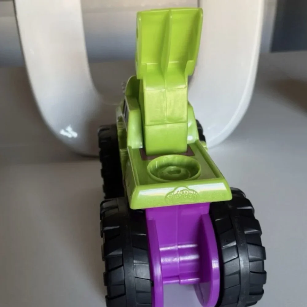 Share Play-Doh Wheels Chompin' Monster Truck